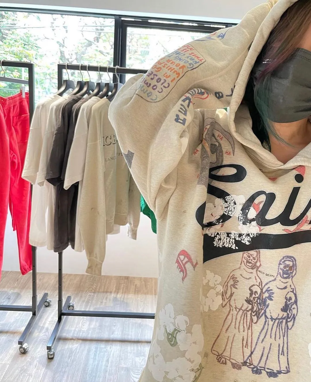 DENIM TEARS × ©SAINT M×××××× "SAINT TEARS" Graffiti Hoodie Joint Model Cotton Graffiti Hoodie Fully Printed Washed Distressed Holes Vintage Sweatshirt Gray S-XL Super Heavy Duty! The whole piece is printed with 35 screens and counterpoint printing!
